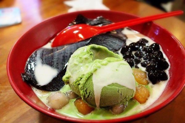 Hong Tang’s Ice Cream & Grass Jelly Dessert, A Perfect Balance of Sweet and Refreshing