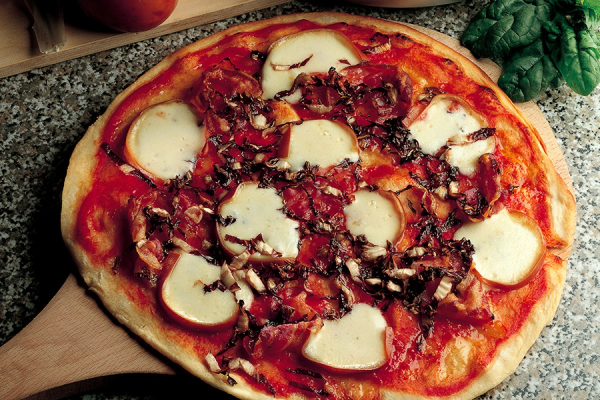 Smoky Scamorza, Elevating Pizza Night with Italy’s Flavorful Melter
