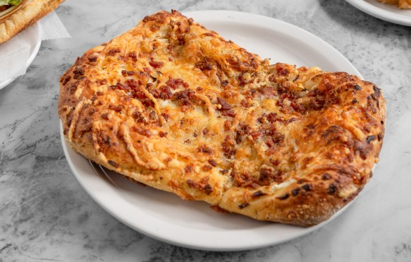 Exploring La Gourmandine’s Artisan Pizza Creations